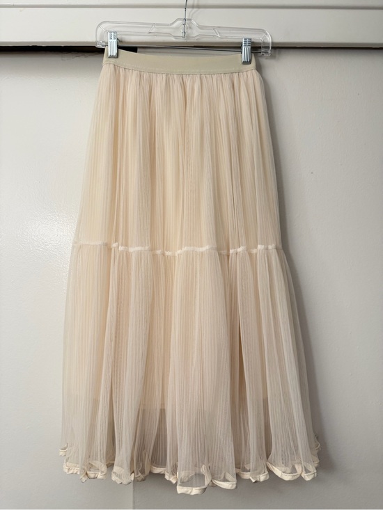 Unknown Dresses & Skirts - Cream Tiered Pleated Midi Skirt